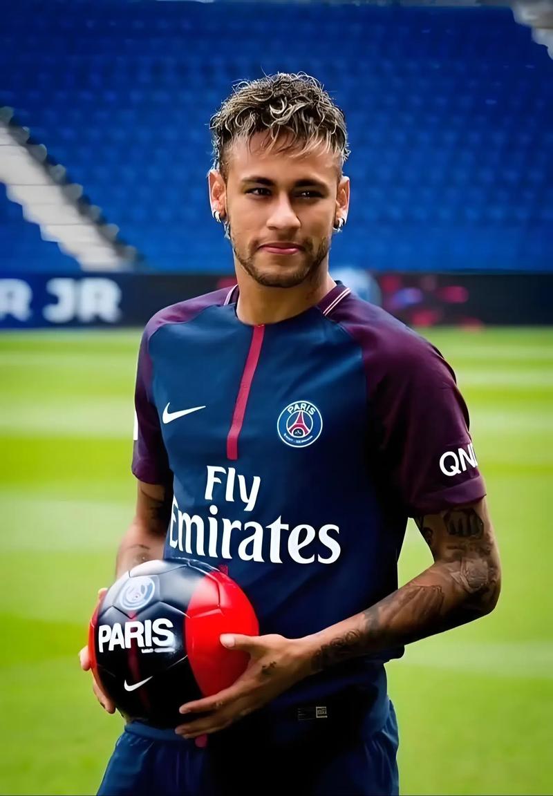 绝了，不满输给巴萨！皇马天才怒踢水杯，自己摔倒，球迷：输不起