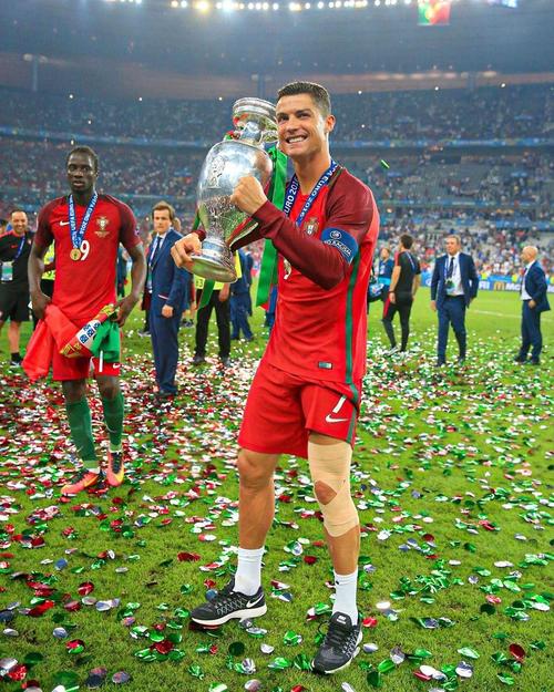 48-43马刺胜湖人！东契奇有巨星级表现，文班亚马差距明显，范德彪发飙