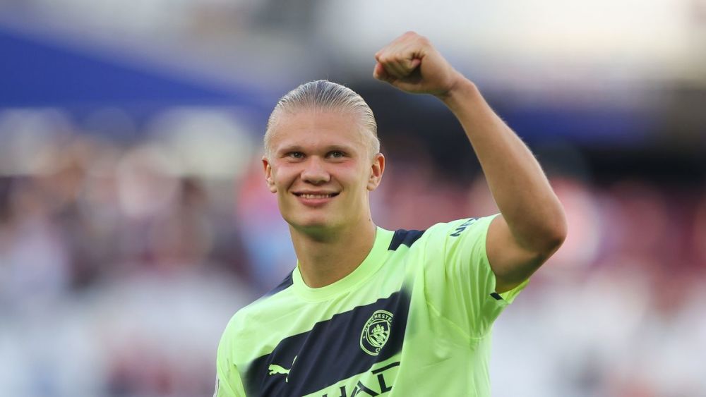 111年耻辱！曼联足总杯一轮游，18岁新星染红，未来只剩一地鸡毛？